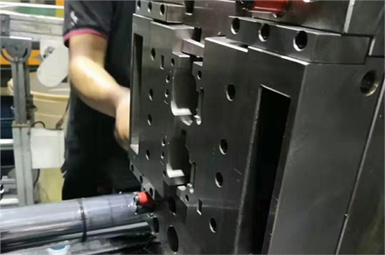 深圳藍(lán)牙耳機(jī)模具廠哪家行？博騰納13年專業(yè)對(duì)口您不了解一下？